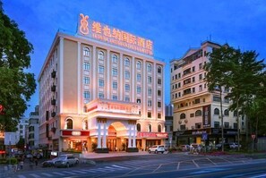 Exterior - Vienna International Hotel （Longgang Universiade Center Subway Station） (Shenzhen)