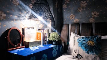 Classic Double Room, Shared Bathroom (205) | Iron/ironing board, free WiFi