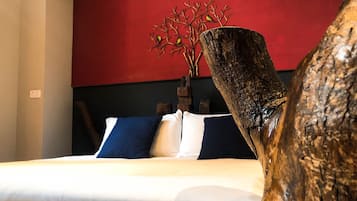 Comfort Double Room, Private Bathroom (302) | Iron/ironing board, free WiFi