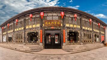 Vista frontal de la propiedad