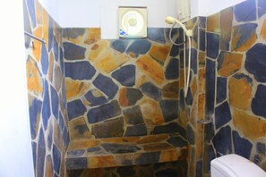 Villa for 2 Persons | Bathroom | Shower, free toiletries, towels