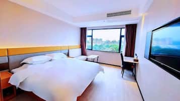 Schreibtisch, Verdunkelungsvorhänge, kostenloses WLAN