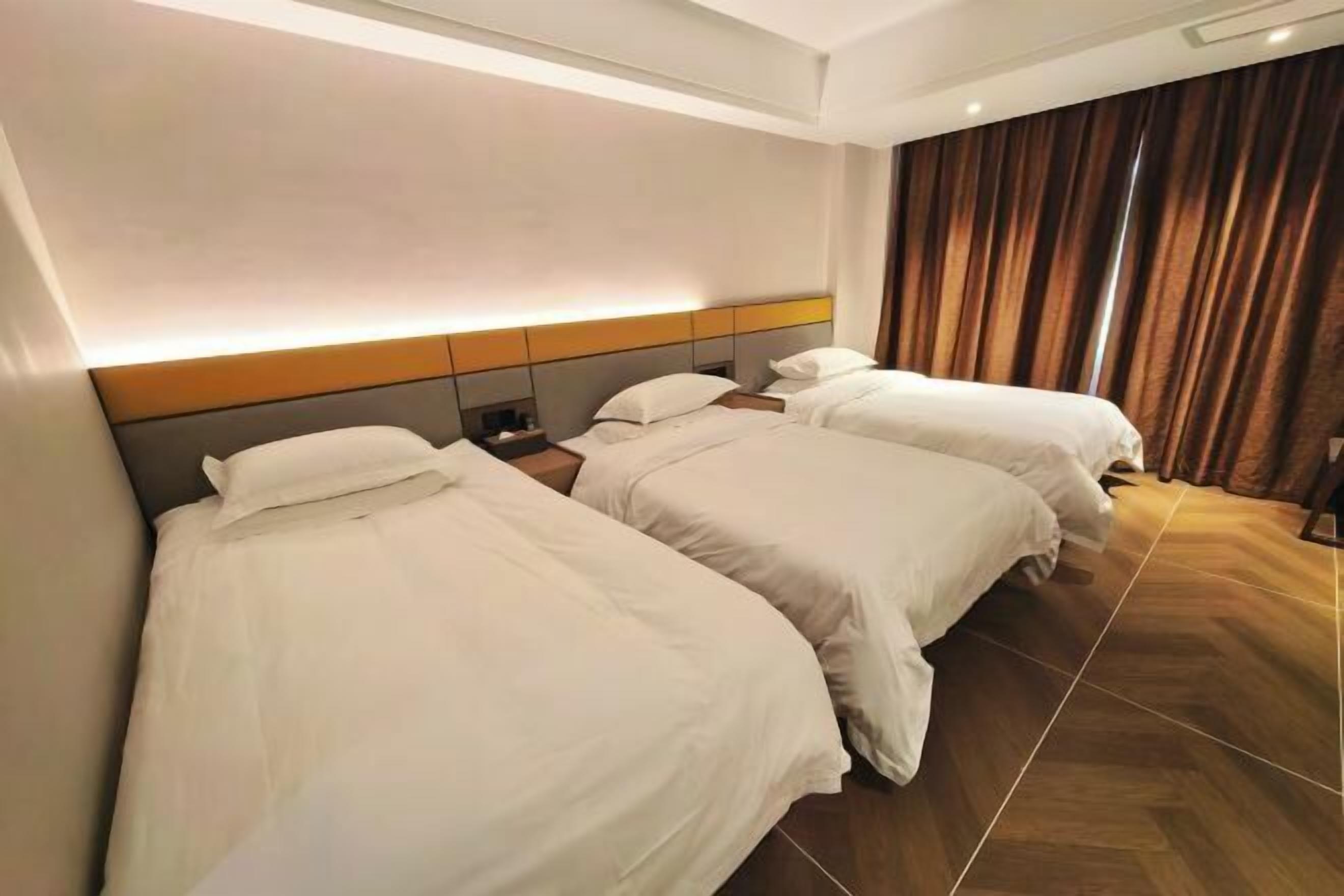 Escrivaninha, cortinas blackout, Wi-Fi de cortesia