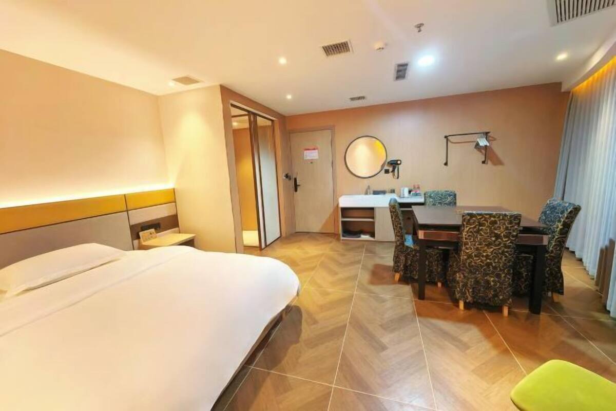 Desk, blackout curtains, free WiFi