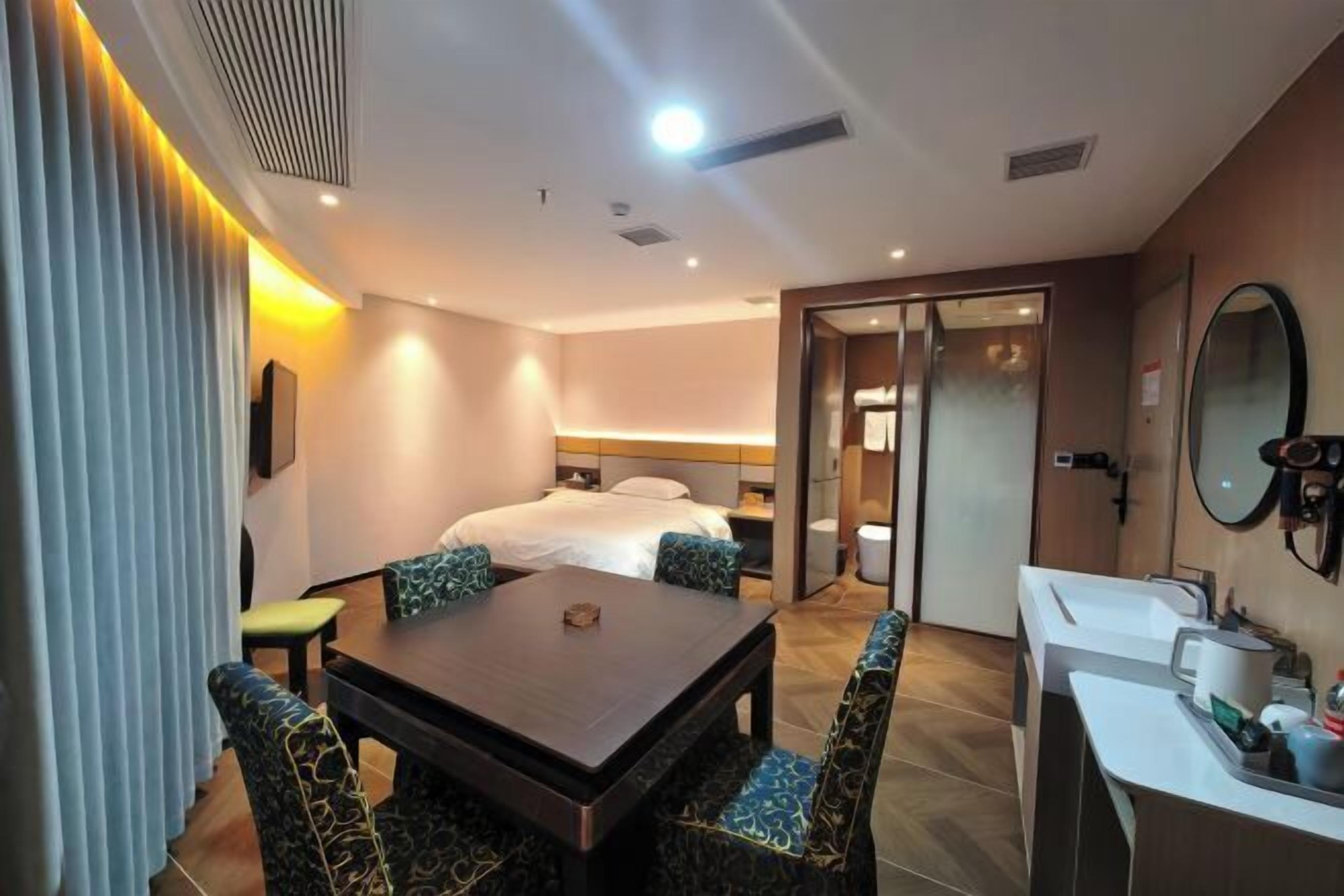 Desk, blackout curtains, free WiFi