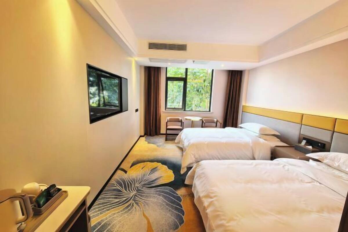 Escrivaninha, cortinas blackout, Wi-Fi de cortesia