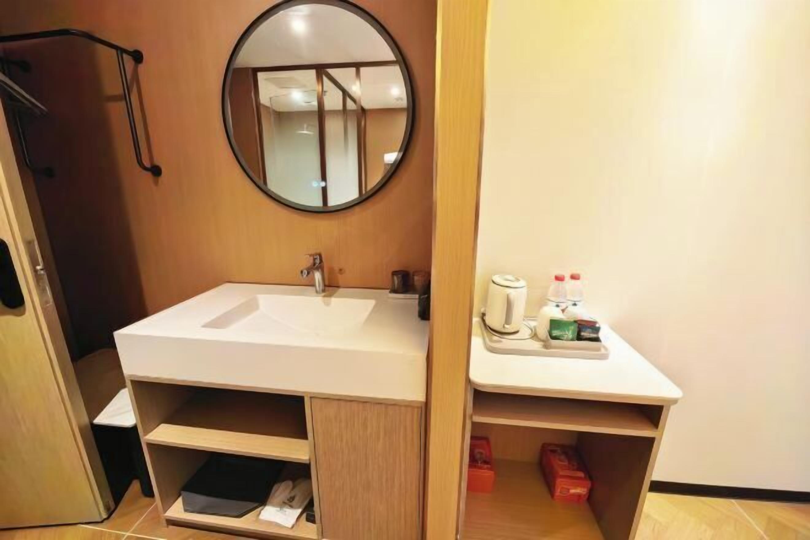 Desk, blackout curtains, free WiFi