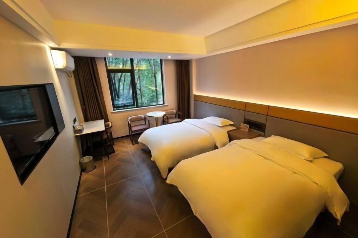 Desk, blackout curtains, free WiFi