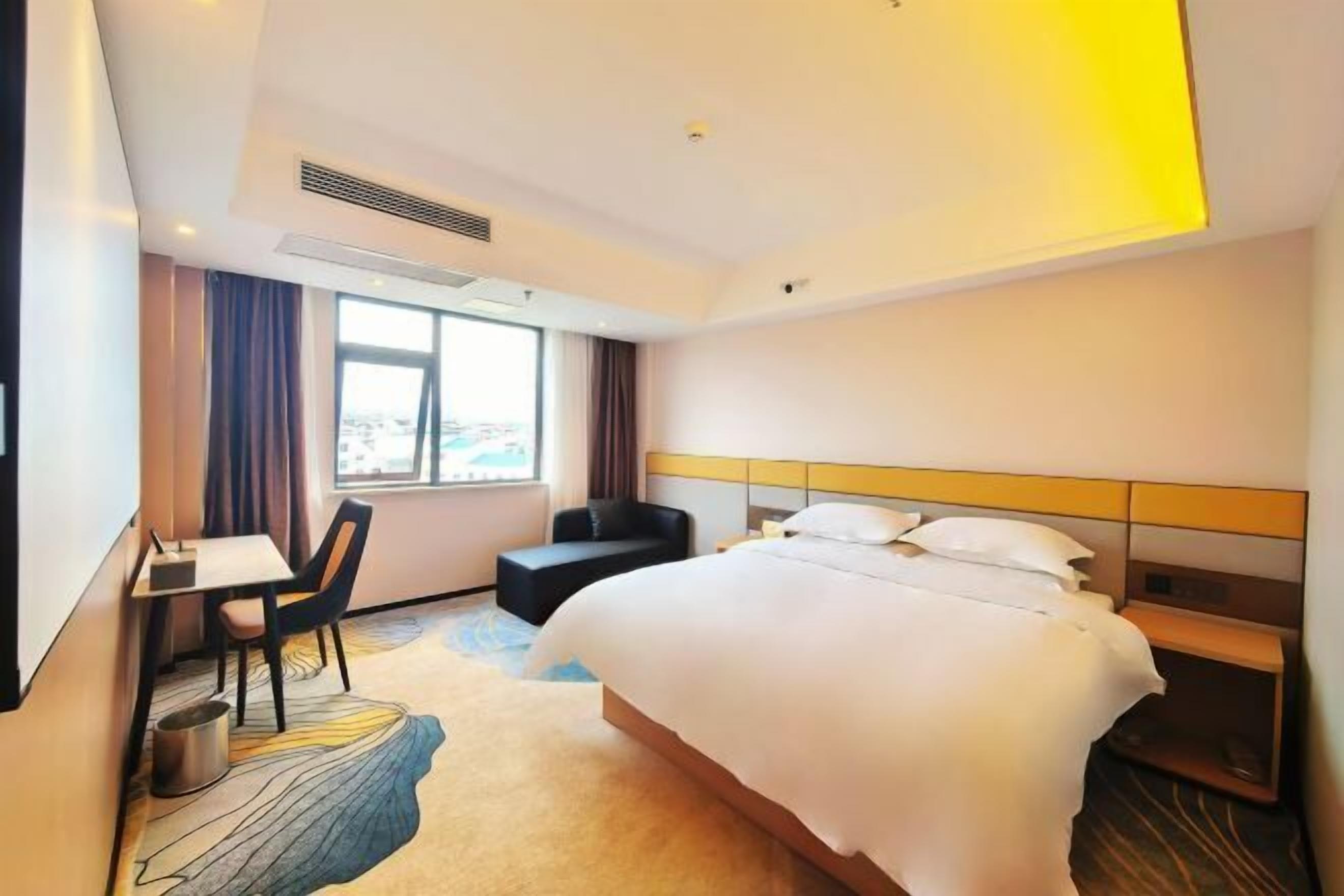 Schreibtisch, Verdunkelungsvorhänge, kostenloses WLAN