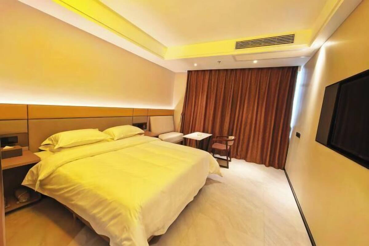 Desk, blackout drapes, free WiFi