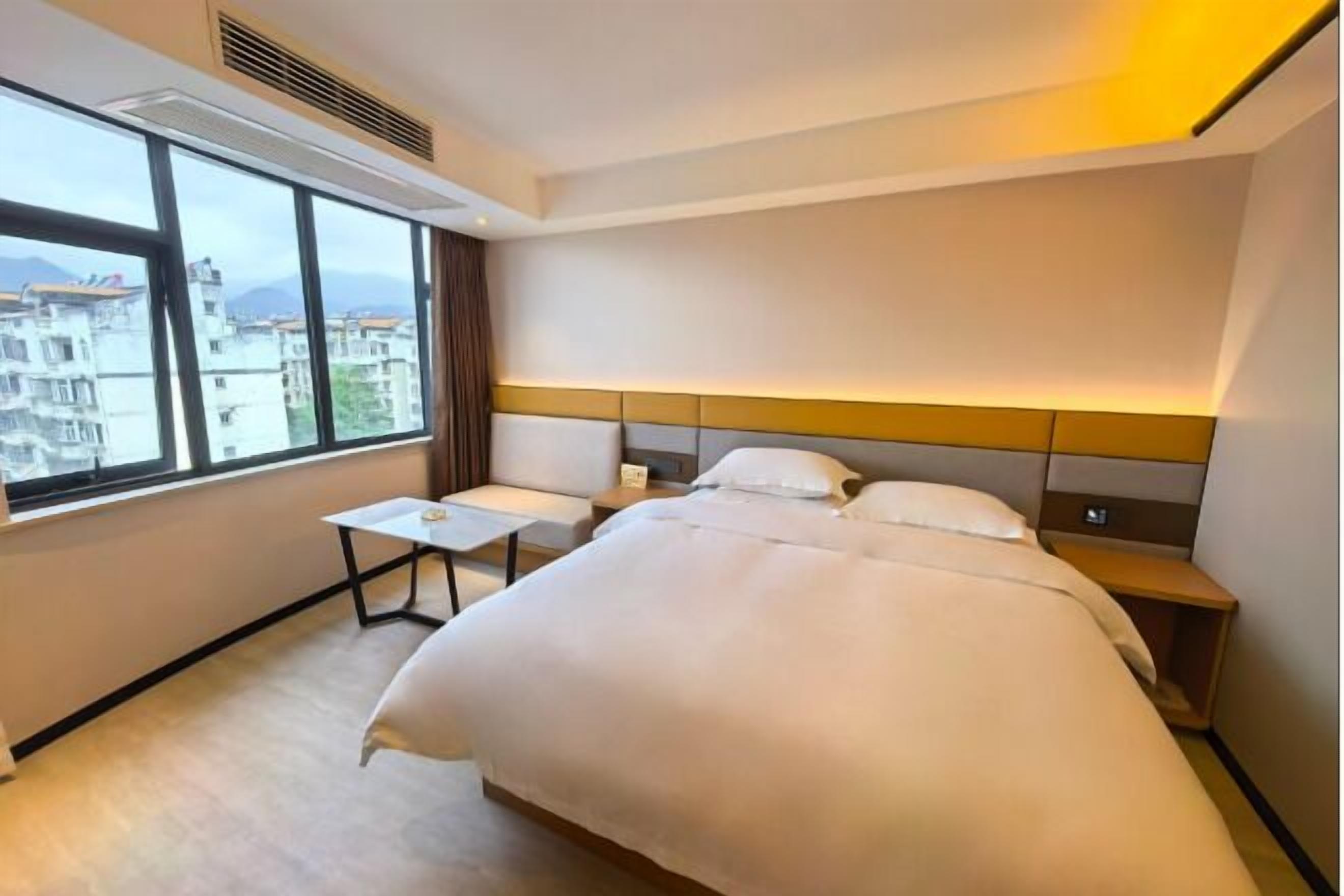 Skrivbord, mörkläggningsgardiner och gratis wi-fi