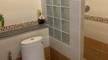Vanda Suite | Bathroom | Shower, designer toiletries, towels