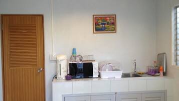 Fridge, microwave, stovetop, electric kettle