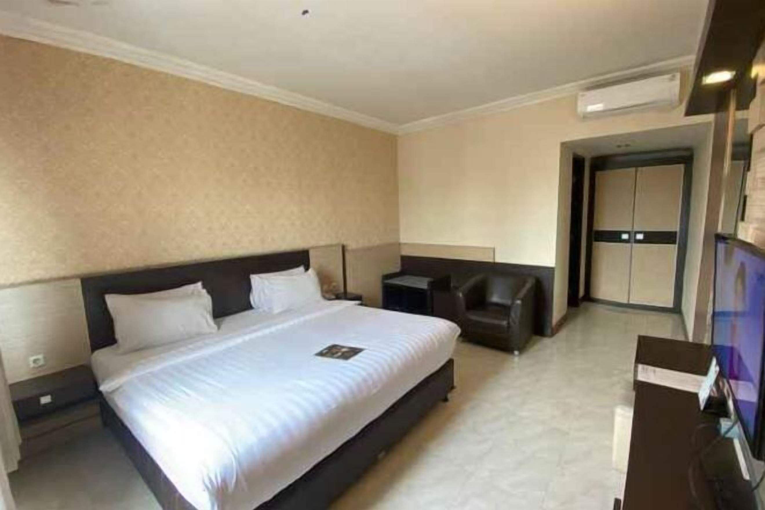 WiFi (無料)、ベッドシーツ