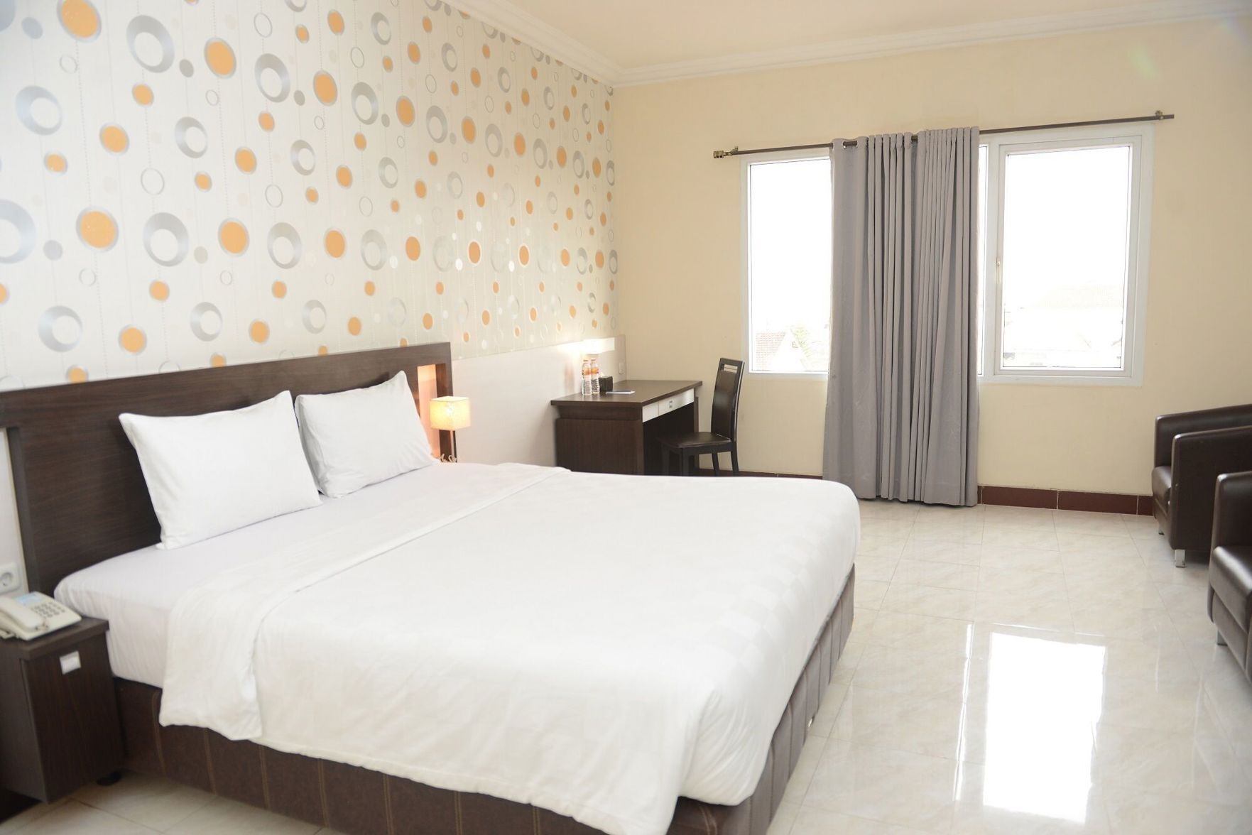 Free WiFi, bed sheets