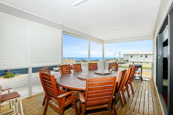 Bayside Holiday Home | Terrace/patio