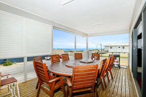 Bayside Holiday Home | Terrace/patio
