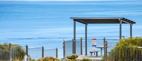 Una spiaggia nelle vicinanze