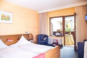 Pengeskab på værelset, skrivebord, gratis Wi-Fi