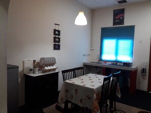 House, 3 Bedrooms | 3 bedrooms, soundproofing, iron/ironing board, free rollaway beds