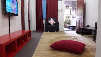 House, 3 Bedrooms | 3 bedrooms, soundproofing, iron/ironing board, free rollaway beds
