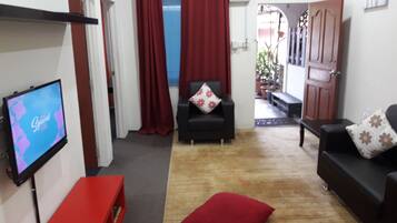 3 bedrooms, soundproofing, iron/ironing board, free rollaway beds