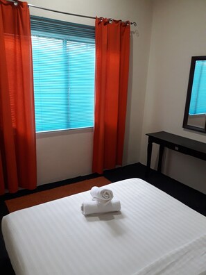3 bedrooms, soundproofing, iron/ironing board, free rollaway beds - Alsafffa Homestay (Langkawi)