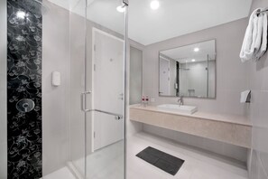 Deluxe Premier Room | Bathroom