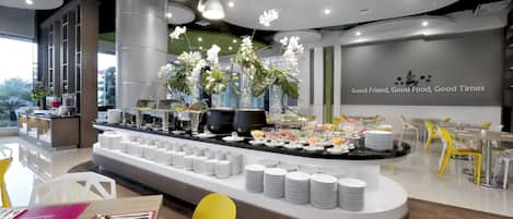 Desayuno (IDR 80000 por persona)