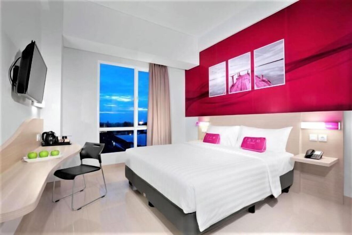 Minibar, in-room safe, desk, free WiFi