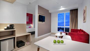 Suite | Minibar, una cassaforte in camera, una scrivania, Wi-Fi gratuito