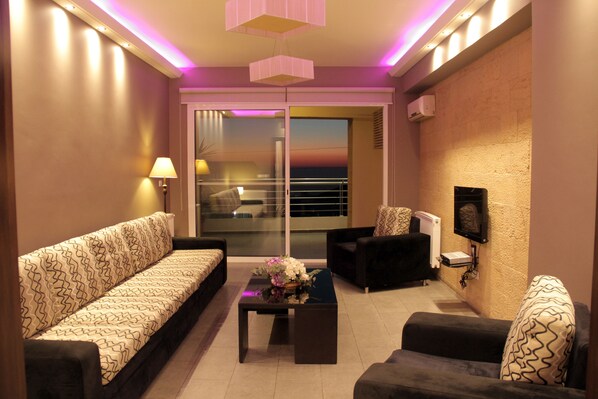 Apartment, 3 Bedrooms, Kitchen | Living area | LCD TV - Aley Suites (Aley)