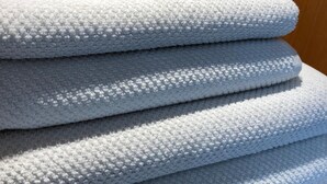 A stack of white towels on a wooden shelf. - Santa Maria La Nova 21 B&B (Naples)