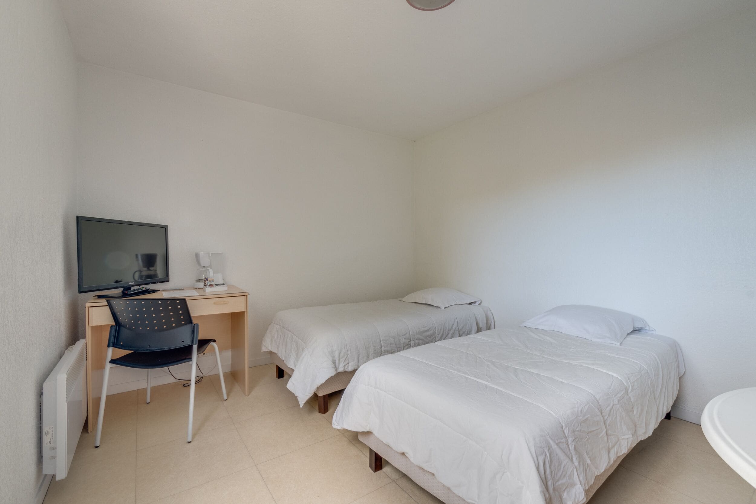 Escrivaninha, Wi-Fi de cortesia, roupa de cama