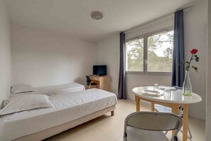 Studio, 2 Single Beds