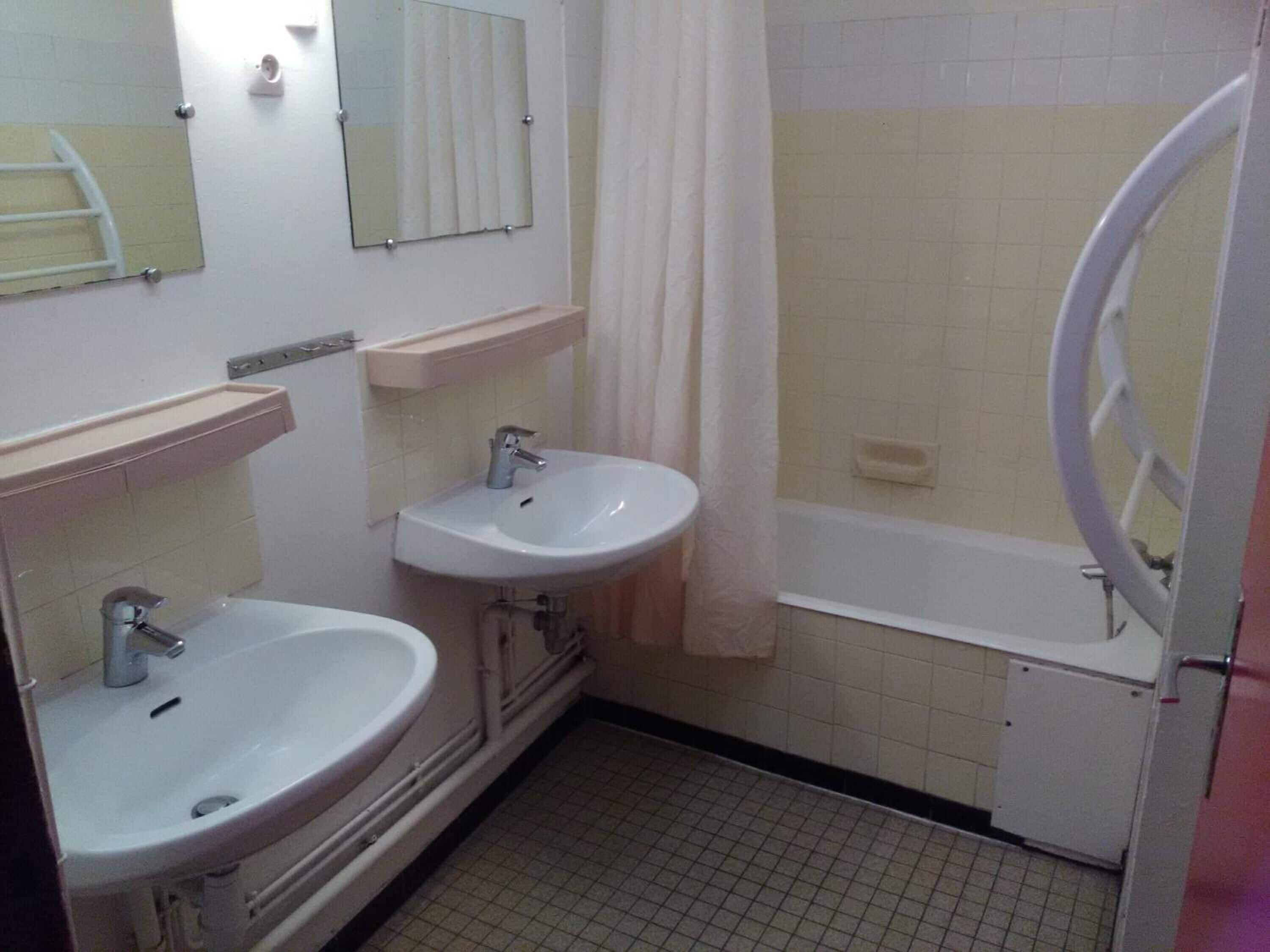 Douche, serviettes fournies