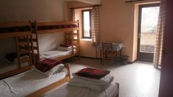 Iron/ironing board, bed sheets