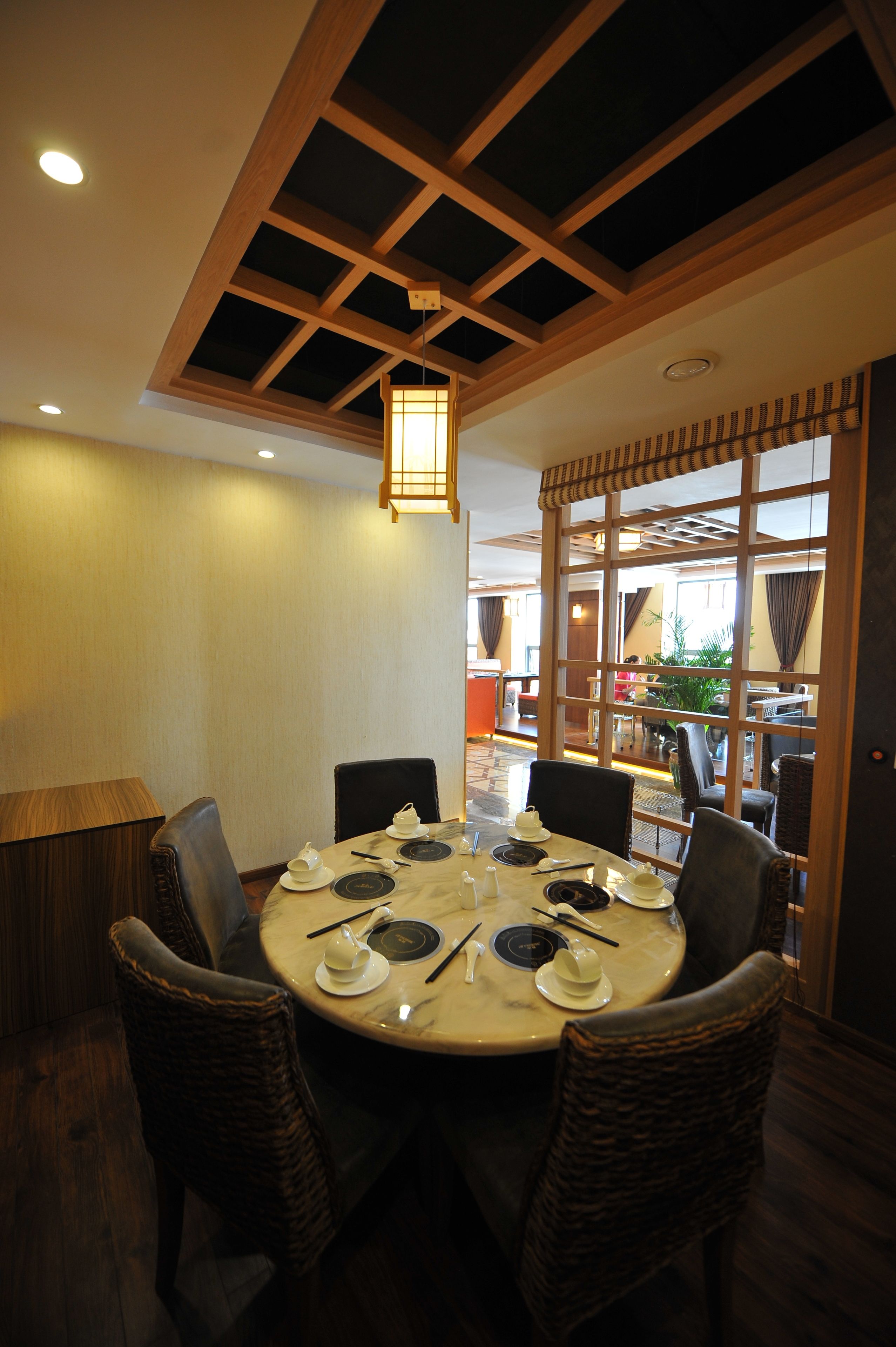 2 か所のレストラン、朝食、ランチ、ディナーに営業 (韓国料理)