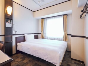 Down comforters, desk, free WiFi, bed sheets - Toyoko Inn Tokyo Otemachi (Tokyo)
