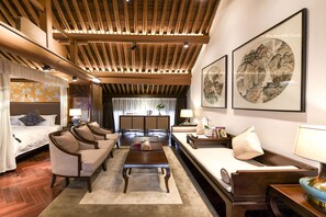 Premier suite, 1 kingsize bed (Free Train Station Pick Up) | 1 slaapkamer, Italiaanse Frette-lakens, luxe beddengoed, donsdekens