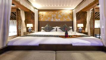 Premier Suite (Free Train Station Pick Up) | 1 bedroom, Frette Italian sheets, premium bedding, down duvets