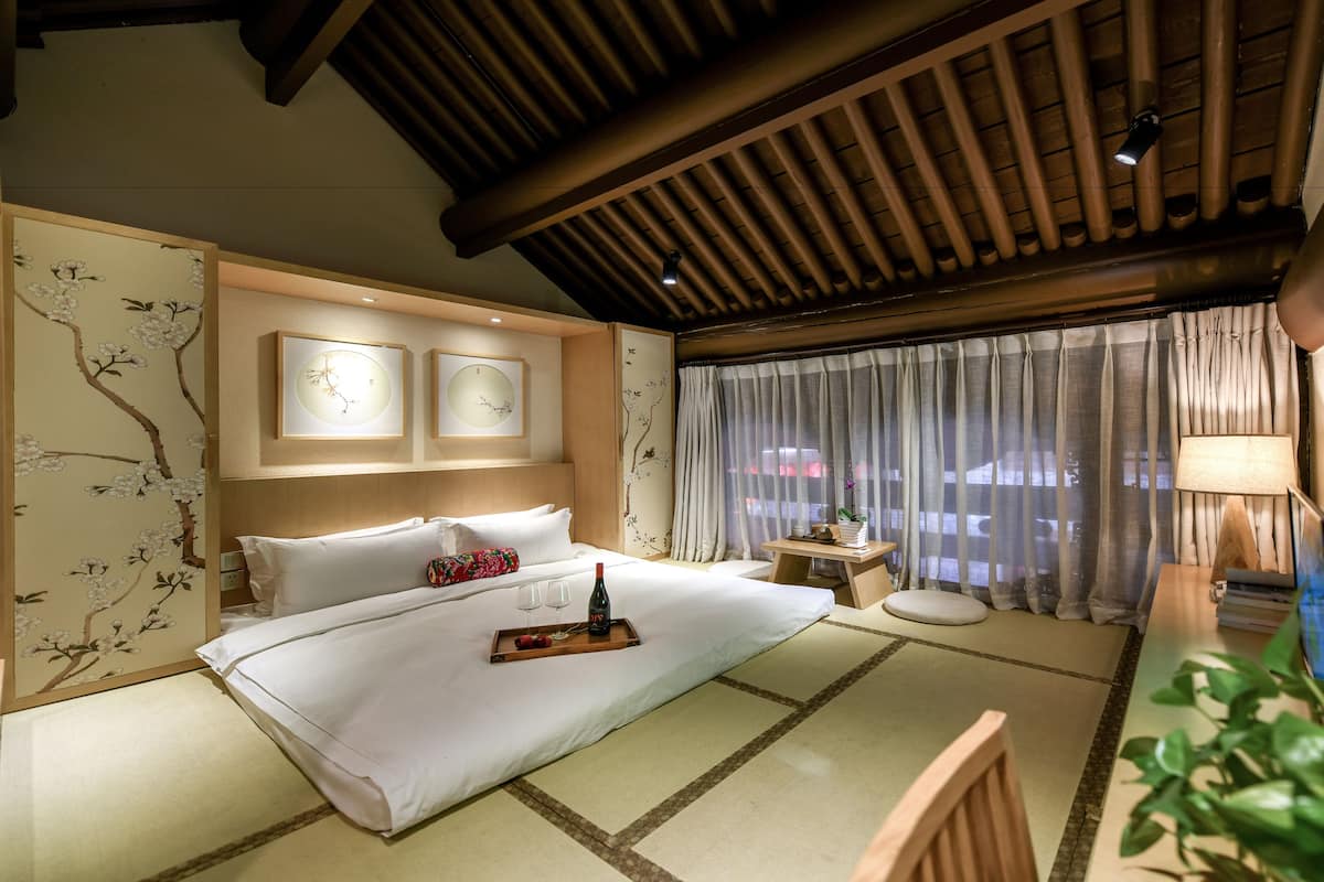 Tatami Room (Free Train Station Pick Up) | 1 bedroom, Frette Italian sheets, premium bedding, down duvets