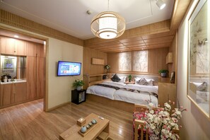 Habitación familiar, 1 cama King size (Free Train Station Pick Up) | 1 habitación, sábanas italianas Frette y ropa de cama de alta calidad 