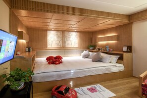 Habitación familiar, 1 cama King size (Free Train Station Pick Up) | 1 habitación, sábanas italianas Frette y ropa de cama de alta calidad 