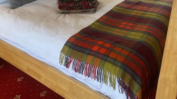 Ropa de cama de alta calidad y escritorio