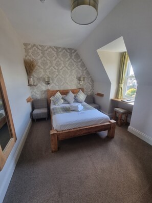 Premium bedding, desk, laptop workspace, free WiFi - 18 Craigmillar Park Guest House (Edinburgh)