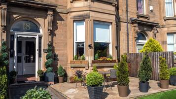 Mặt tiền nơi lưu trú