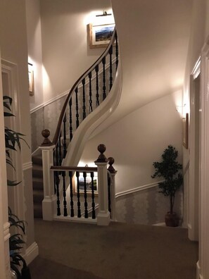 Staircase - 18 Craigmillar Park Guest House (Edinburgh)