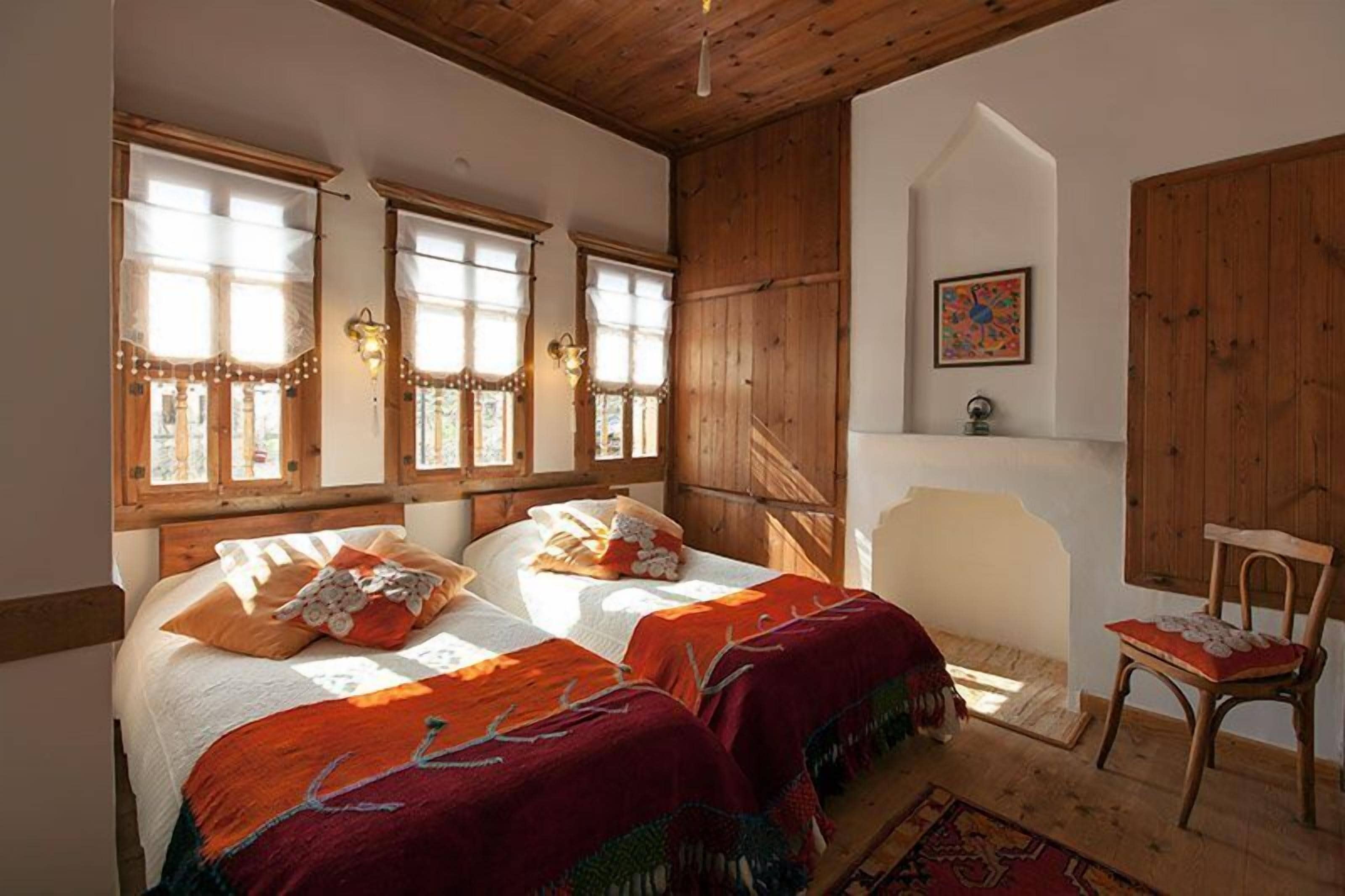 standard triple room | iron/ironing board, free cots/infant beds, free wifi