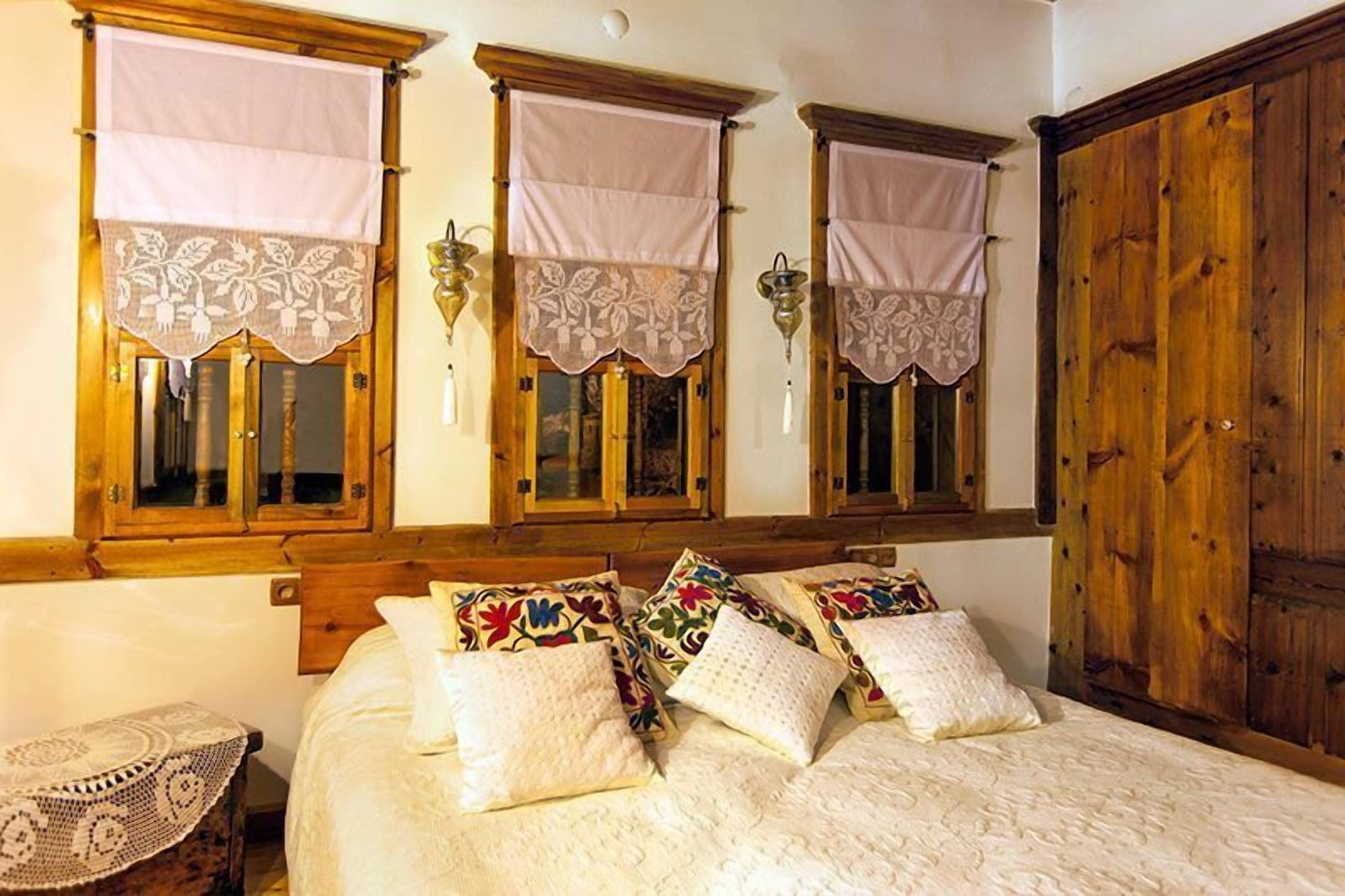 standard double or twin room | iron/ironing board, free cots/infant beds, free wifi